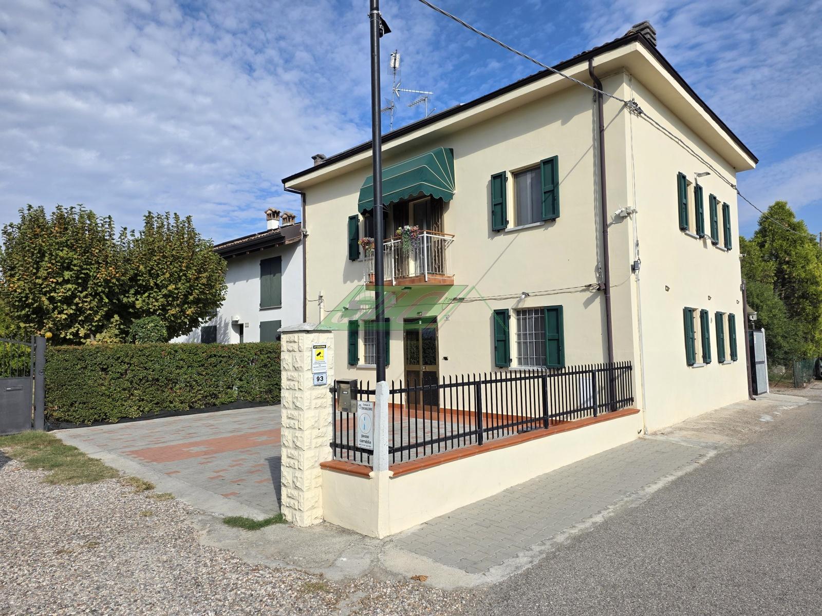 VILLA BIFAMILIARE RISTRUTTURATA