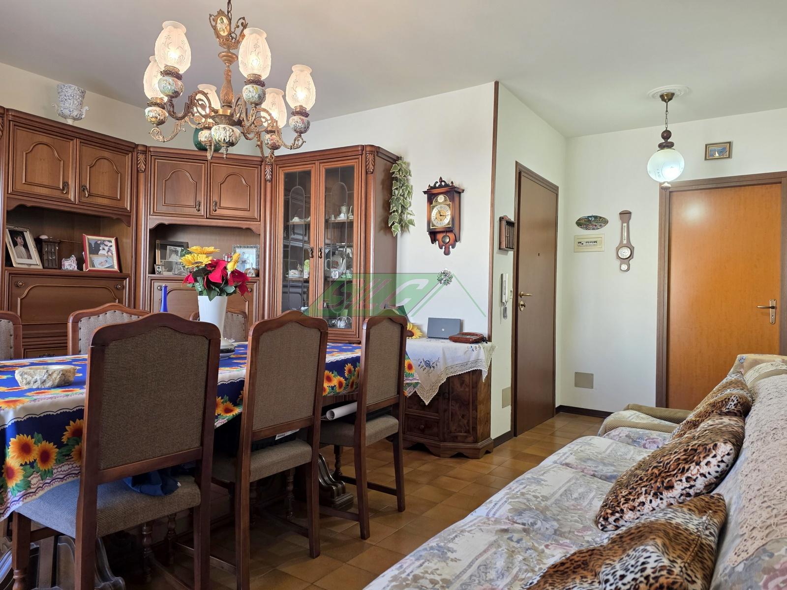 APPARTAMENTO CON 3 CAMERE E 2 BAGNI